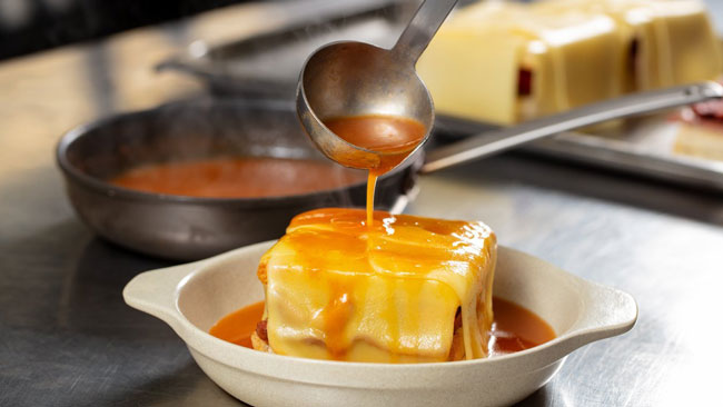 Francesinha à moda do Porto